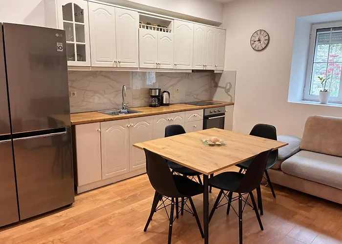 Kiparissi Apartman *